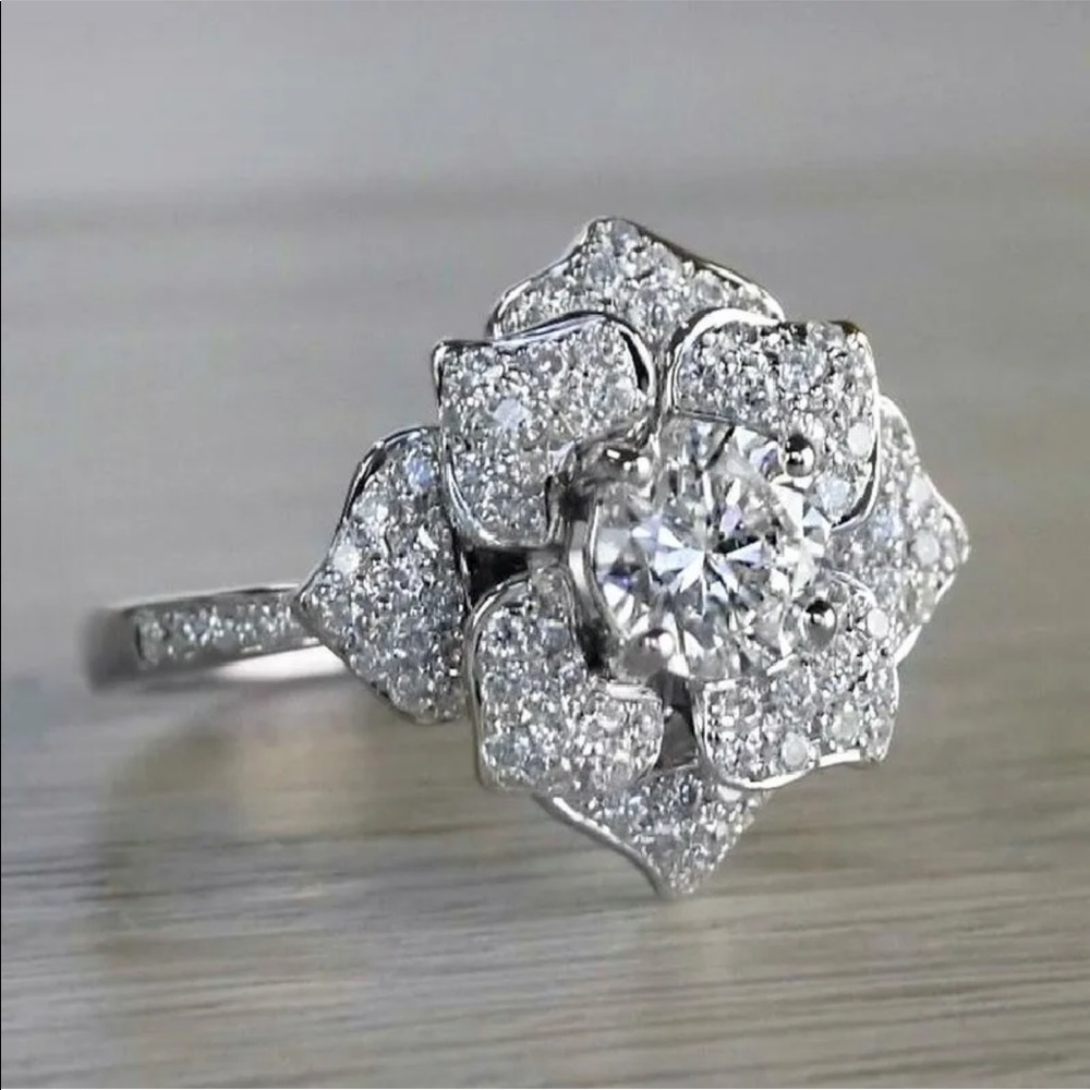 New Elegant 925 Silver flower Diamond Ring - Picture 2 of 7